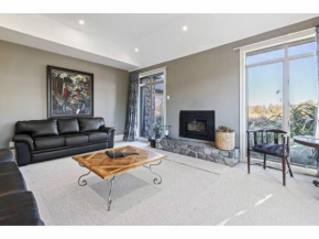 Luxurious Alpine Retreat, Windwhistle
